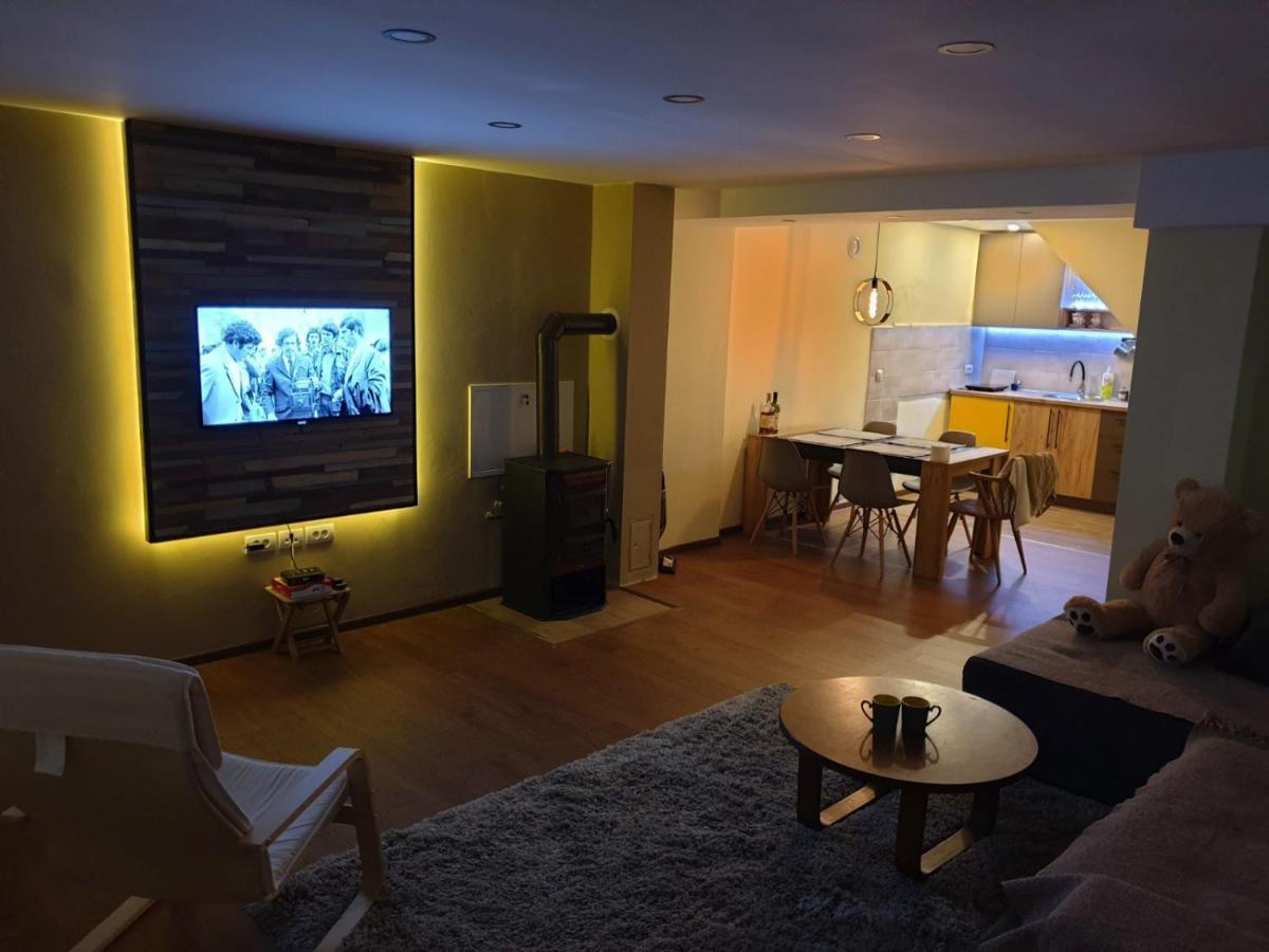 Nikas Apartman Donji Milanovac Bagian luar foto